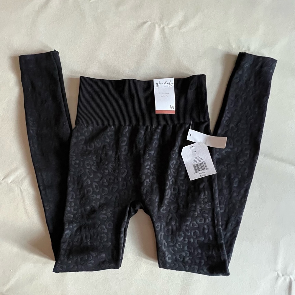 Wonderly Black Leopard Fleece Leggings - Picture 2 of 7